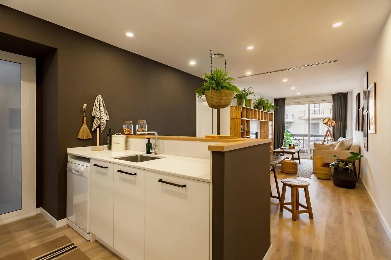 Taman - Three Bedroom Apartment In Casanova Street Barcelona