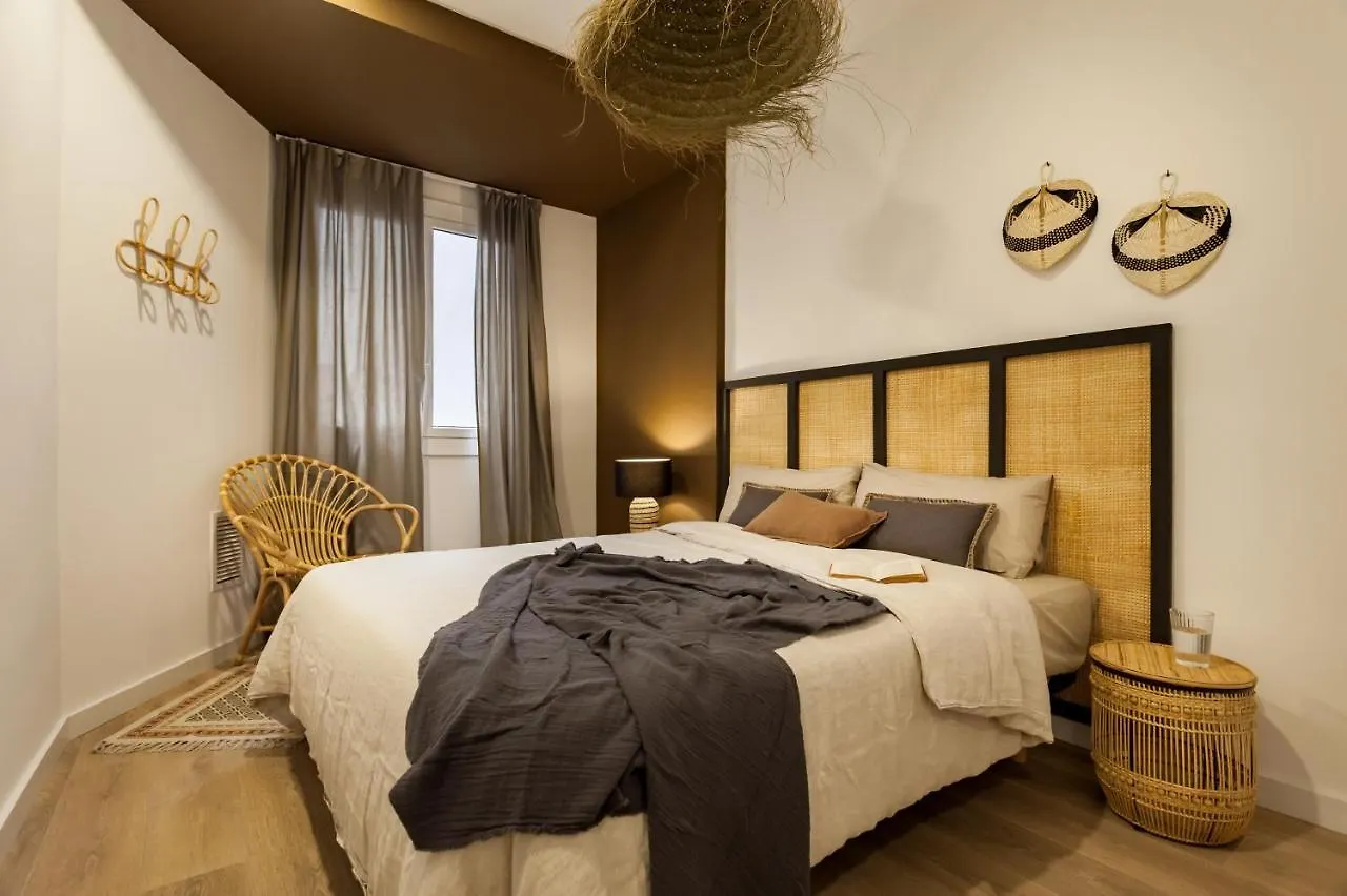 Taman - Three Bedroom Apartment In Casanova Street Barcelona