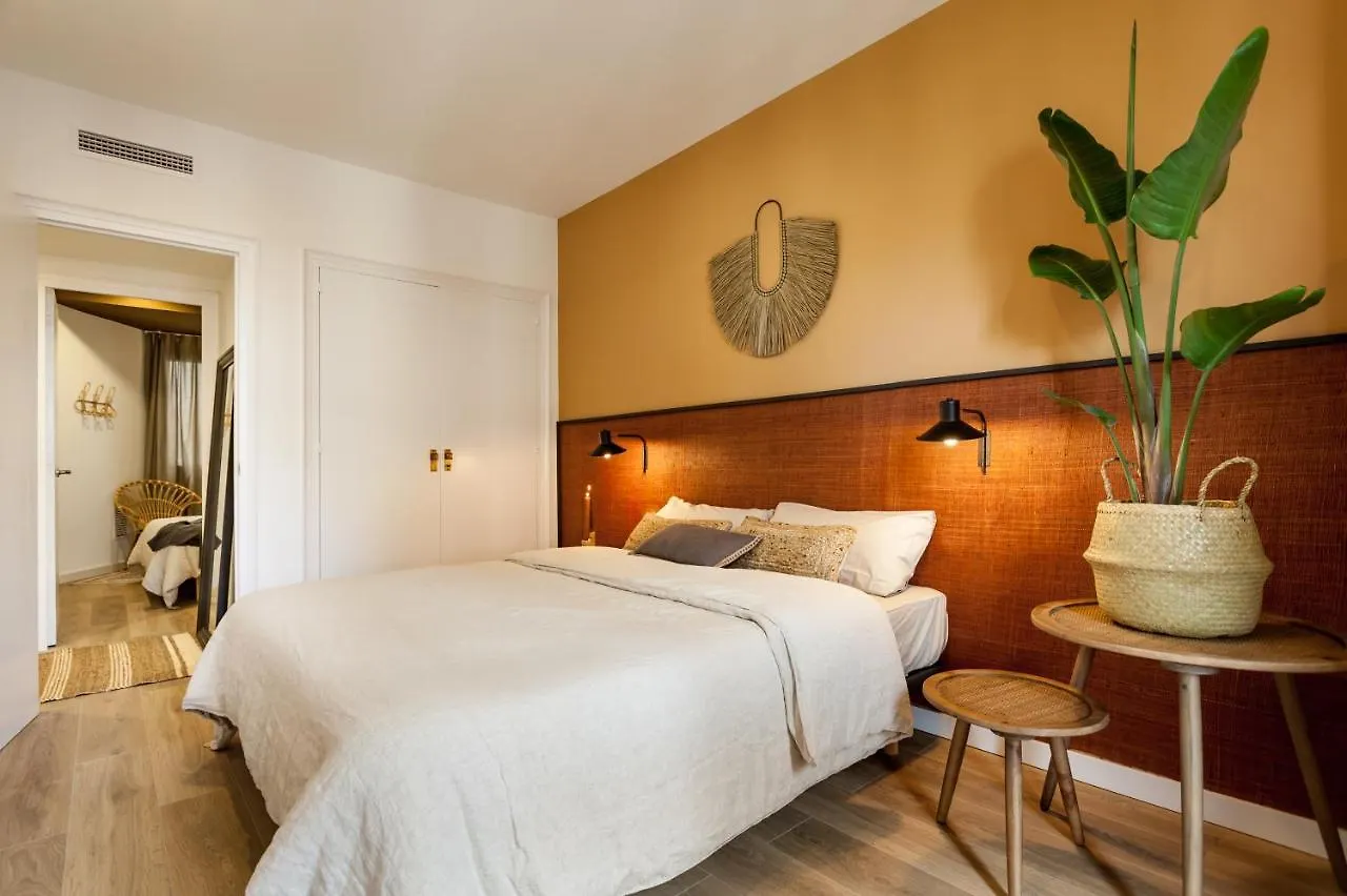 Taman - Three Bedroom Apartment In Casanova Street Barcelona