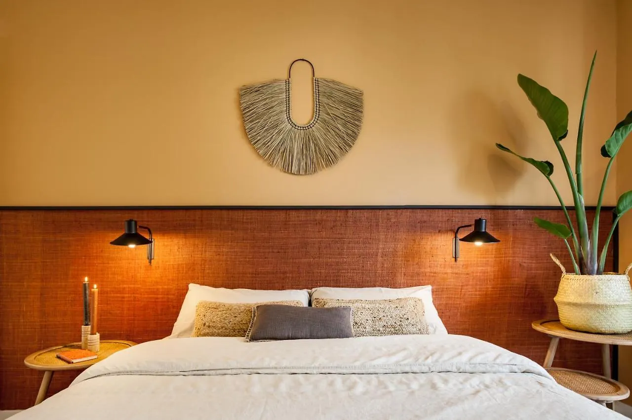 Taman - Three Bedroom Apartment In Casanova Street Barcelona